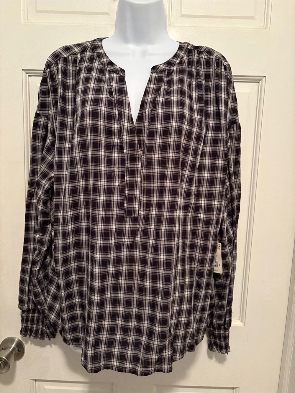 a.n.a. Classic Black & White Plaid woman’s Long-Sleeve Shirt size Large NWT